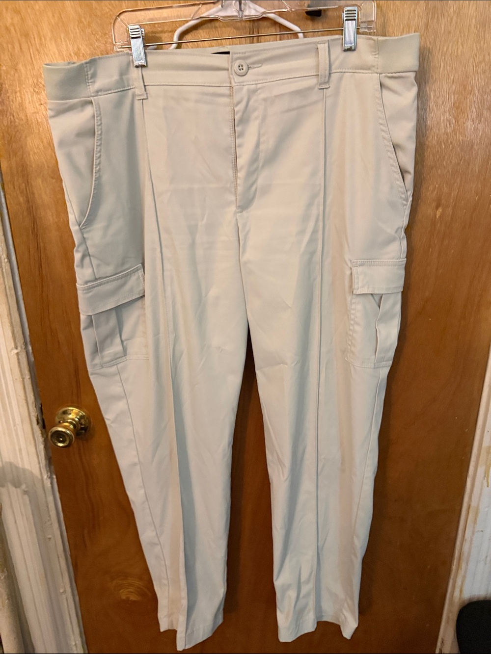 Lee Women's Straight-Leg Cargo Pants in Light Beige